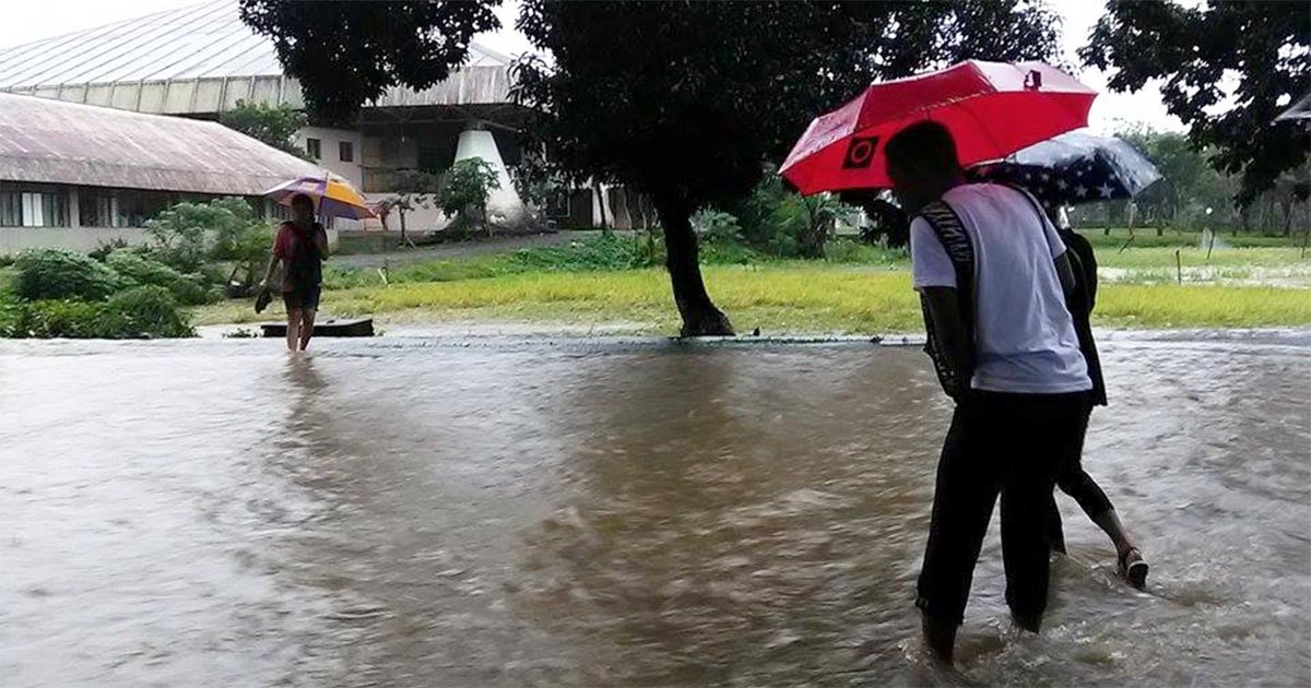 WALANG PASOK. Classes are suspended on January 16, Monday, as some campus roads became impassable due to floods. Photo by Weneline Baliña/Amaranth.