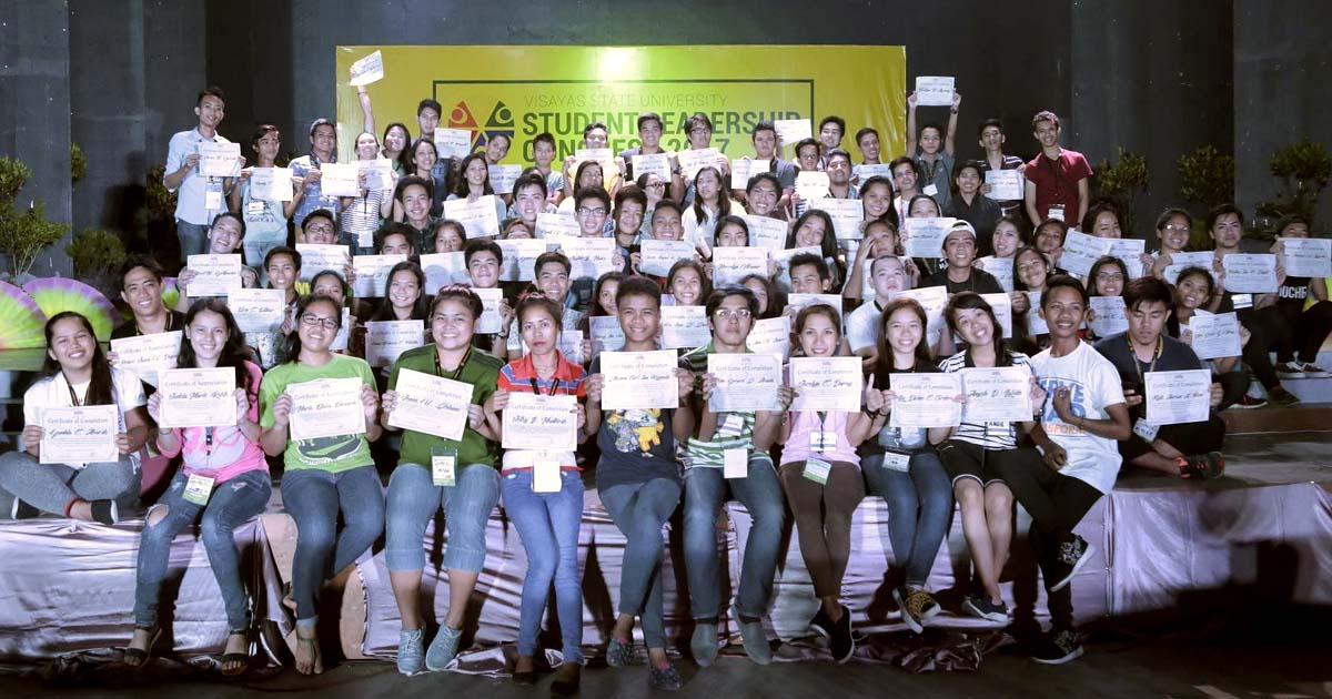 CERTIFIED LEADERS. Participants of the 2017 Student Leadership Congress pose with their certificates at the end of the event. Photo by Tristan Miasco/VSU Web Team intern.