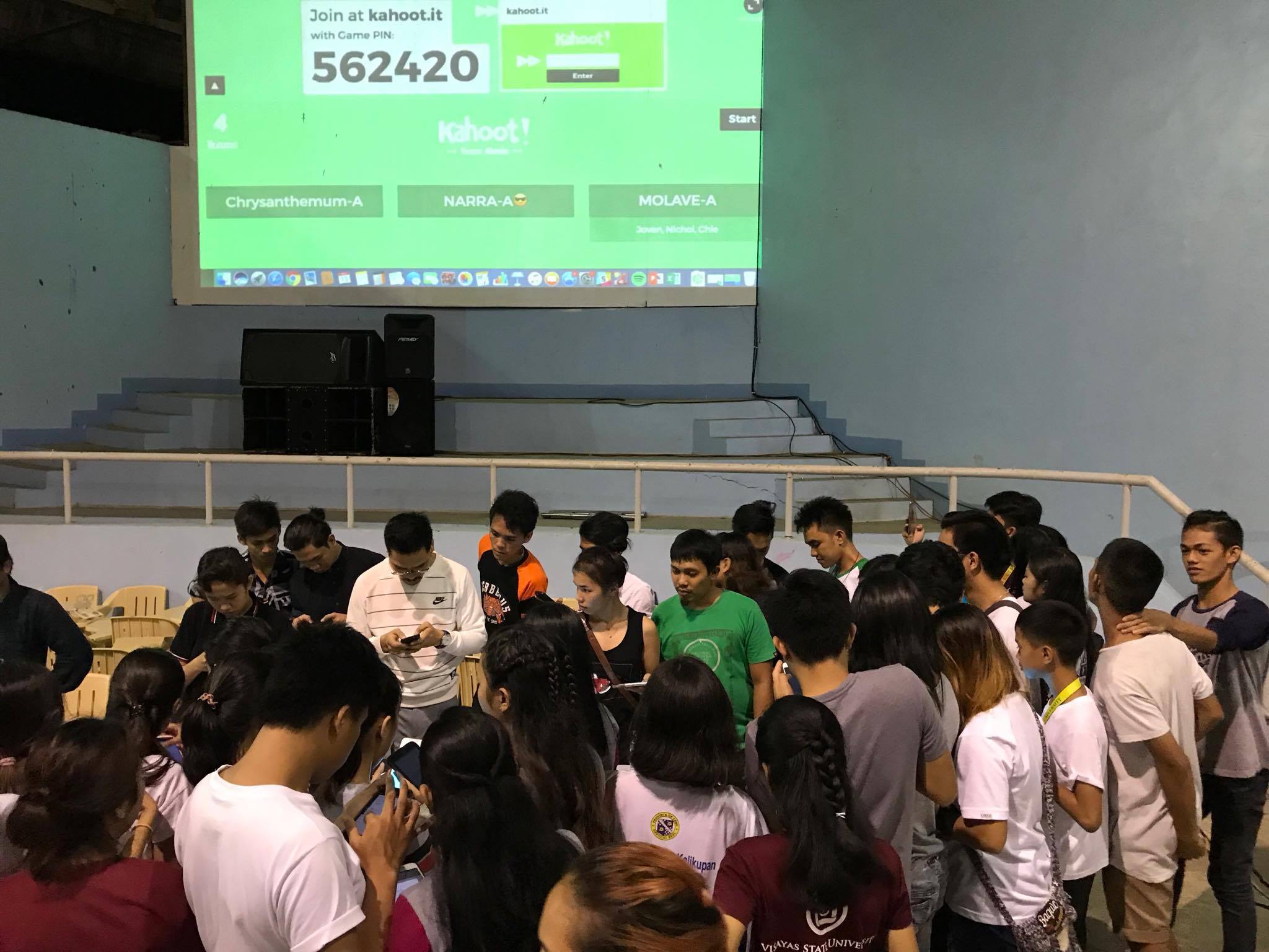 CAN'T CONNECT. Contestants of the 2017 UISB Quiz Show flock to the gym corner where the organizers try to connect to their mobile devices.