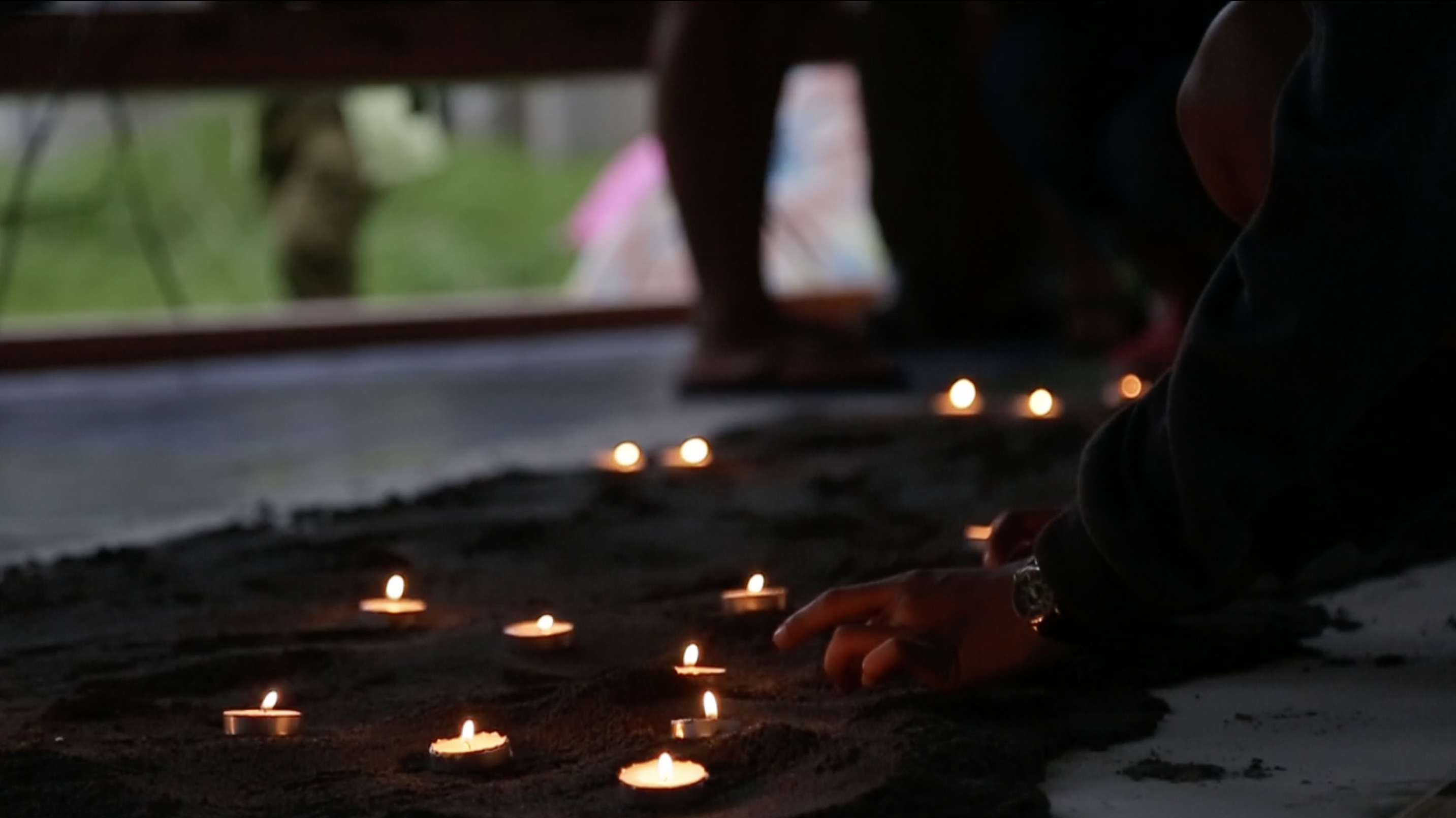 LIGHT. Students and faculty offer candles and prayers for late comsci student, Ronie Recilla. 