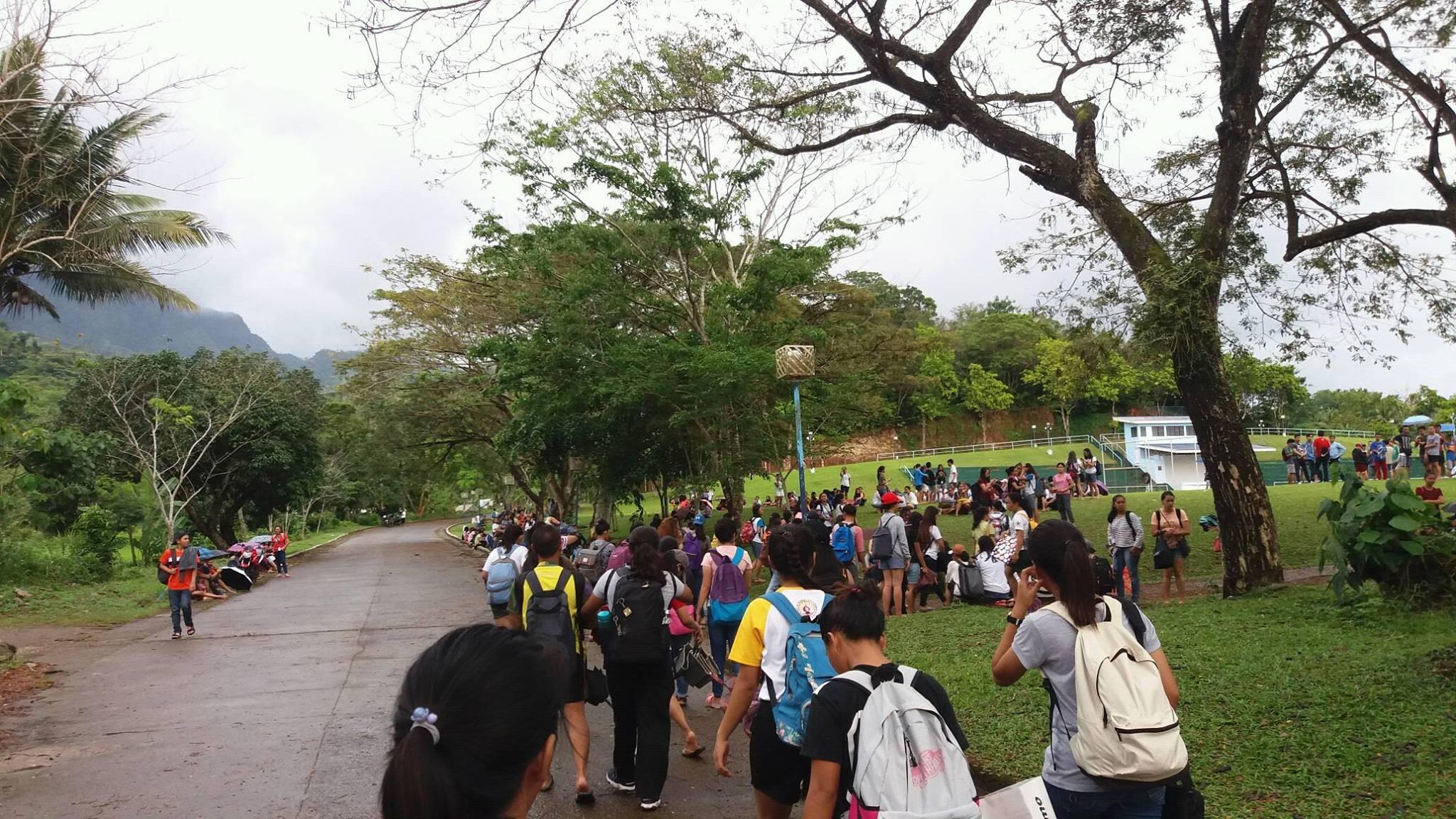 SCRIMMAGE. Students gather at the VSU Upper Oval for a security briefing amid bomb scare. Photo by Sarah Mae Agpalo Duallo